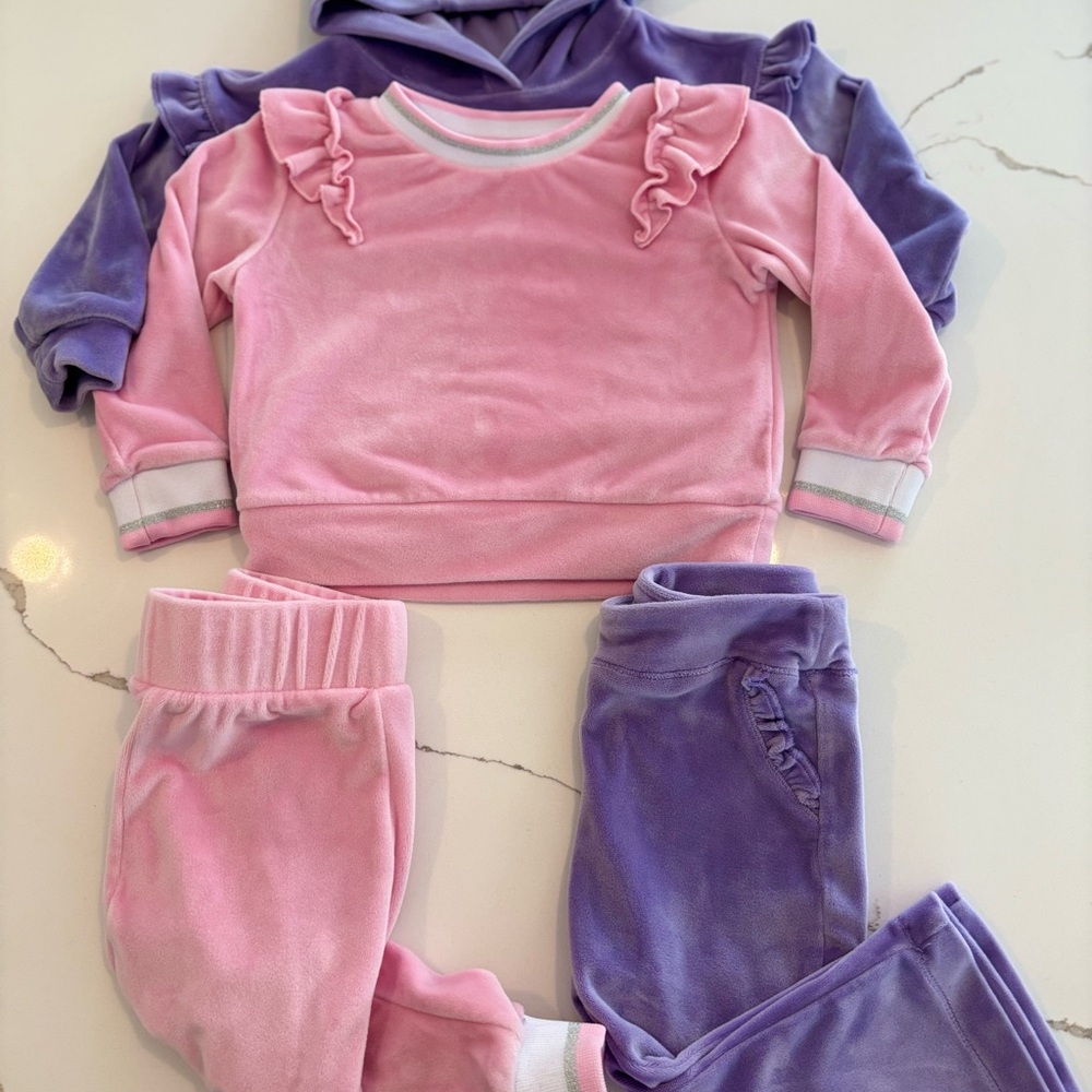 90 degree. Size 12m. Runs Large!!Pink and Purple Ruffle Toddler velvour 2 set